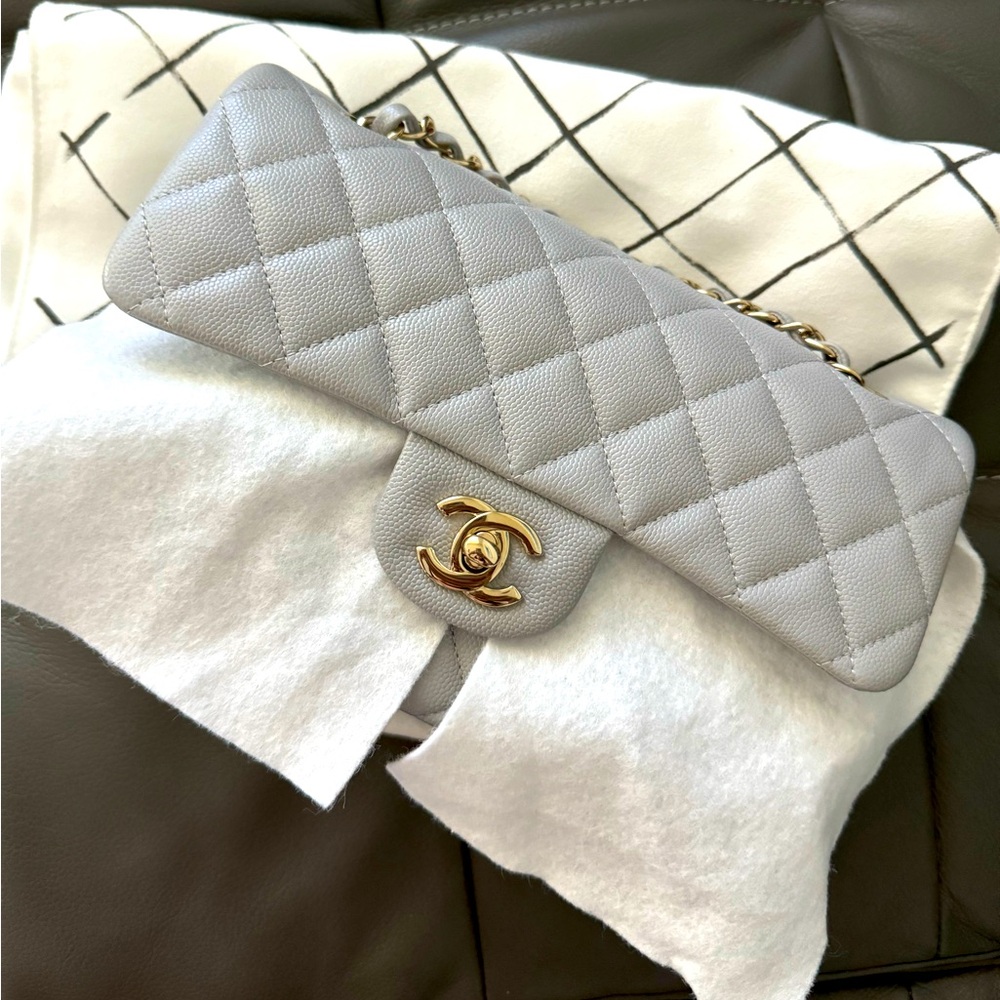 SOLD 💔21a grey Chanel small caviar classic bag champagne gold hw